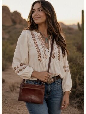 Wild West Los Angeles Brown Distressed Leather Multi Pocket Crossbody Bag Purse